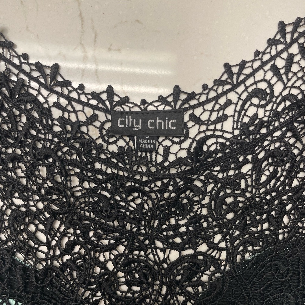 CITY CHIC top - Picture 3 of 4